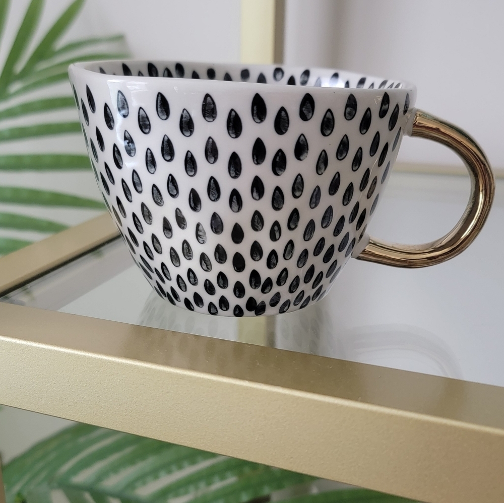 Old Pottery Company Black and White Teardrop Pattern Mug with Gold Handle